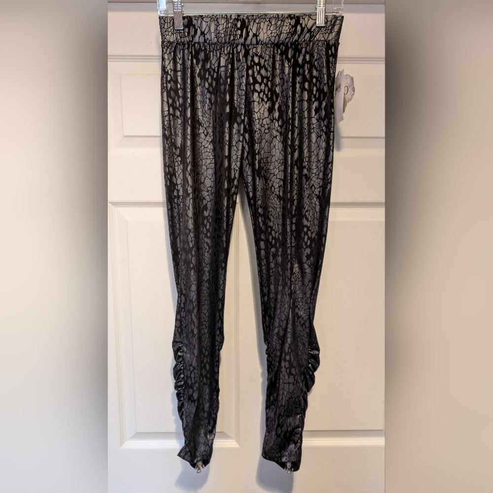 NEW XOXO $39 Women's Black & Gray Polyester Spandex Stretch Pants Zipper Leg Med